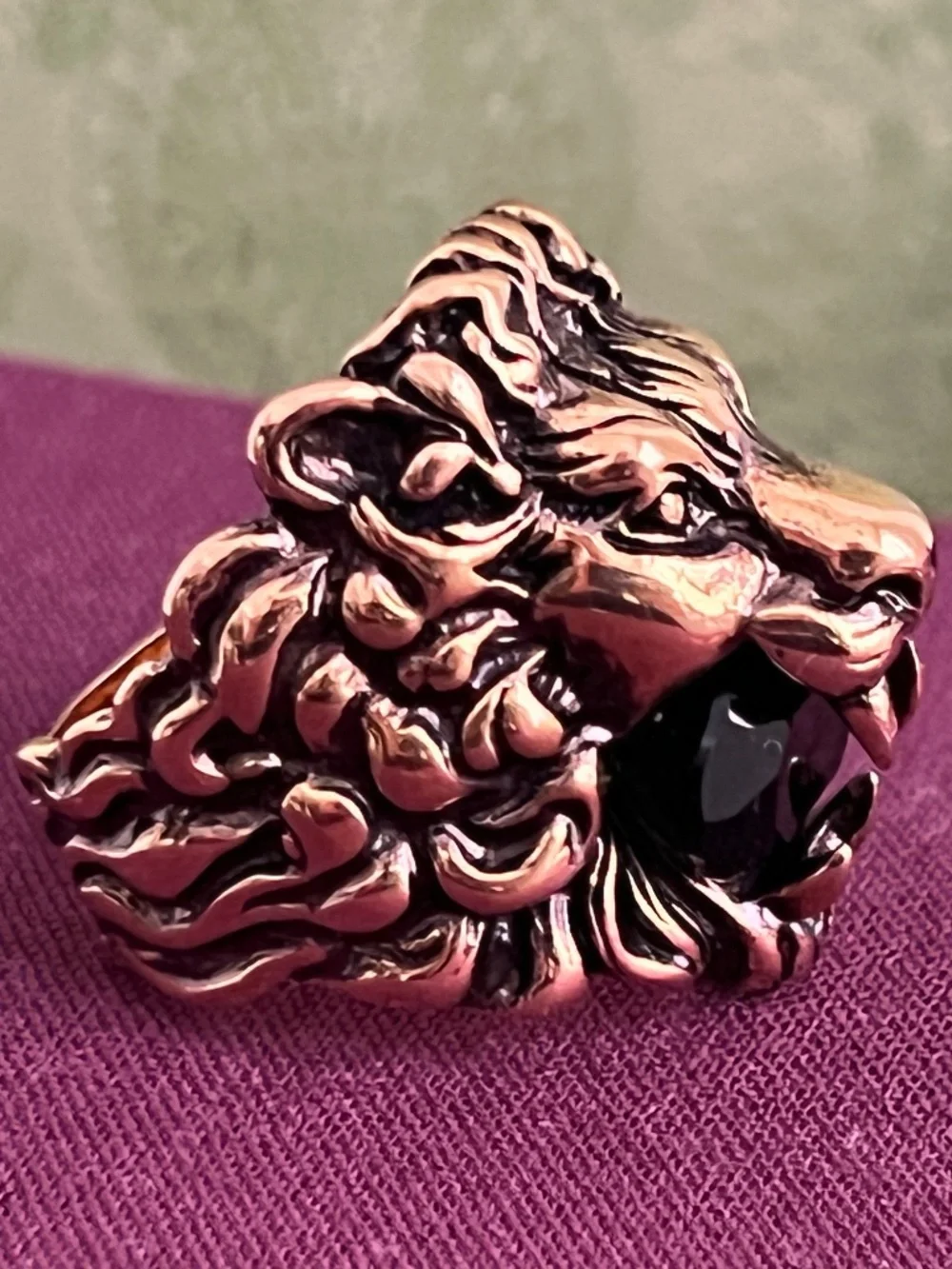 Gucci Lion Head Gold Color Ring with Black Stone Size 23 IT 10.5 US New